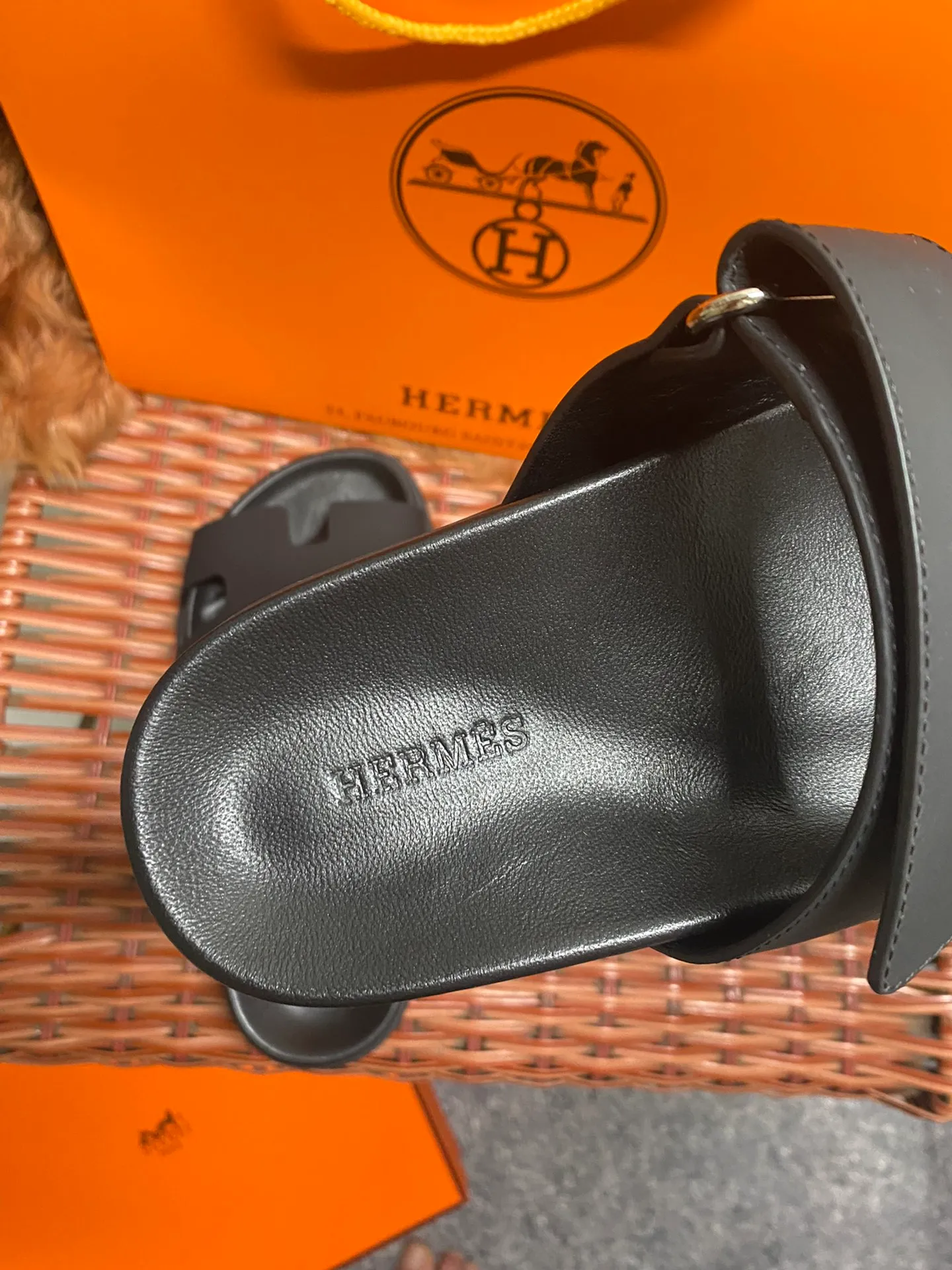 👟👟Ex-factory price 480👟👟 Women's Shoes Women's Clothing Women's Shoes Factory H HERMES Men's and women's same style, recently very popular couple's shoes - sandals, paired with various colorful socks, popular ✅Upper: imported mixed sheepskin, deerskin ✅Inner: imported mixed sheepskin ✅Outsole: T👟👟Ex-factory price u non-slip and wear-resistant outsole ✅Code number: Female 35-42. Male 38-46